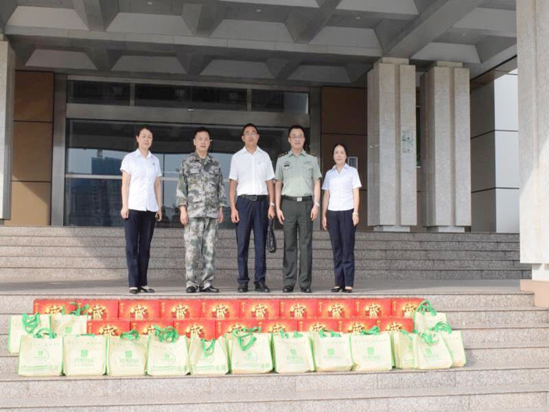 信泰慰問暖人心，軍民建設(shè)一家親